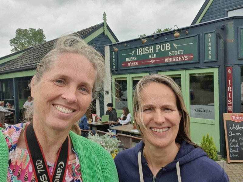 Gerda Holla bij de Ierse Pub