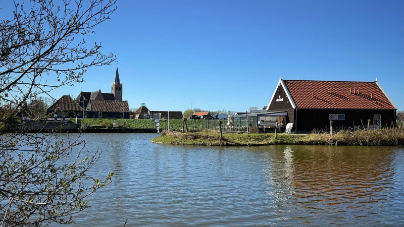 Eilanderij Kolhorn aan het water